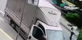 Kaldırımda yürüyen genç canından oluyordu... Dehşet anlar kamerada