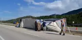 Tır kontrolden çıkıp devrildi, sürücü ölümden döndü
