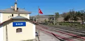 Tüm işi tek başına yapıyordu, ünlü şairin dikkatinden kaçmayınca şiir oldu