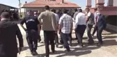 Vali Aydoğdu, arazi anlaşmazlığı nedeniyle 20 yıldır husumetli 2 kardeşi barıştırdı