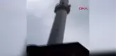 Minareye yıldırım düştü, imamın aracı hasar gördü