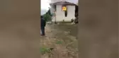 Yıldırım isabet eden bağ evinde yangın çıktı