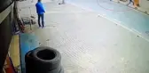 Nefes kesen polis-hırsız kovalamacası kamerada: 2 gözaltı