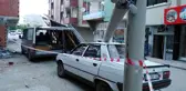 Kuvvetli rüzgar çatıları uçurdu, direkleri devirdi