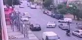 Çalıntı araçla kaza yaptı, olay yerinden böyle kaçtı