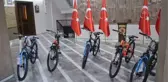 En çok atık toplayan 5 öğrenciye bisiklet hediye edildi