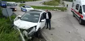 Samsun'da otomobil bariyere çarptı: 2 yaralı