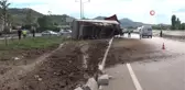 (TOKAT)Tokat'ta lastiği patlayan tır yan yattı