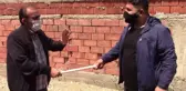 Vatandaşların değnekle kurban pazarlığı