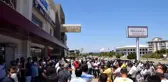 Turizm bölgesi Kundu'da toplanan esnaf, yeni saat uygulaması talebi