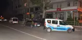 Yüzünü gizlemeye çalışan hırsız Dostum var, düşmanım var; bakmayın hırsızlık yaptığıma