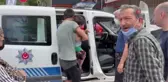 Çiçek toplamak isterken kaybolan çocuğa esnaf sahip çıktı