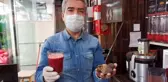 Gazlı içeceklere savaş açtı! Sadece meyve ve sebze suyu satıyor
