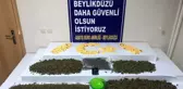 Lüks araçla uyuşturucu satışı yapan 2 kişi yakalandı