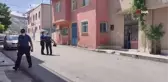 Son Dakika | Çöpe atmak yerine evin önüne koyduğu eski çanta polisi alarma geçirdi