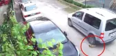 Bu nasıl vicdansızlık! Yolda oynayan yavru köpeği ezip yoluna devam etti