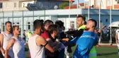 Yeşil saha boks ringine döndü