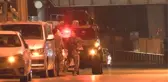 Hareketli dakikalar! Kendisini önce metrobüse sonra ambulansa kilitledi