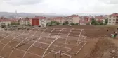 Öğretmen ve öğrenciler okul bahçesinde sebze üretmeye başladı