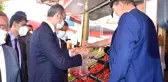 Sezonun ilk kirazları Bakan Gül'e ikram edildi