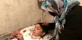 Geçirdiği beyin kanamasıyla yatağa mahkum olan Suriyeli Havin, yeniden yürüyebilmenin hayalini kuruyor