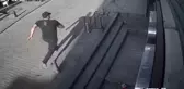 Son dakika haberleri... Masaj broşürüyle oyaladı, paralarını çaldı...Kovalamaca anı kamerada
