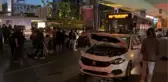 ŞİŞLİ'DE MOTOSİKLETLİ KURYEYE ÇARPTI, ARACINI BIRAKIP OLAY YERİNDEN KAÇTI