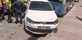 Ticari taksi benzin istasyonuna girmek için şerit değiştiren otomobile çarptı: 1 yaralı