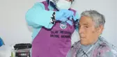 KIRSALDA YAŞAYAN MAHALLELİ 'MOBİL BERBER' İLE TIRAŞ OLUYOR