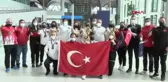 SPOR Dünya şampiyonu özel sporcular havalimanında çiçeklerle karşılandı