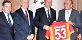 Abdurrahim Albayrak, Cumhurbaşkanı Erdoğan'ın adını kullanarak oy istediği iddialarına yanıt verdi