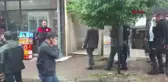 Son dakika... GÜNGÖREN'DE KAVGADA KOMŞULARININ SİLAHLA ATEŞ AÇTIĞI İKİ KARDEŞTEN BİRİ ÖLDÜ