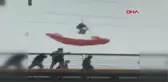 MUĞLA PARAŞÜTÇÜLER TELEFERİK TELESİYEJ HATTINDA ASILI KALDI