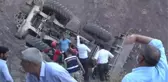 Şarampole devrilen iş makinesinin operatörü hayatını kaybetti