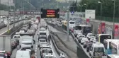 İSTANBUL'DA TRAFİK YOĞUNLUĞU YÜZDE 72