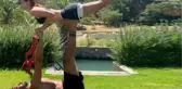 Volkan Demirel'in eşi Zeynep'le yoga yaptığı paylaşıma beğeni yağdı