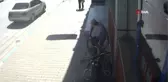 Yolda yürürken gördüğü bisikleti böyle çaldı
