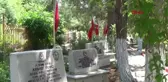 BABALAR GÜNÜNDE ŞEHİT BABASININ KABRİNİ ZİYARET ETTİ