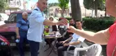 Burdurlu esnaftan yerli turistlere çay jesti