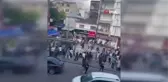 Meydanda iki grubun kavgaya tutuştuğu anlar kamerada