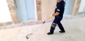 Apartmana giren yılan korkuttu