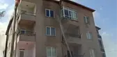 Apartmanın çatısında çıkan yangın hasara neden oldu
