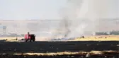 DİYARBAKIR'DA HAVALİMANI YAKININDA ANIZ YANGINI