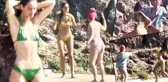 Demet Evgar ile Gülcan Arslan'dan iskele dansı