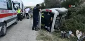 Devrilen araç içinde sıkıştılar: 3 yaralı
