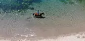 Bunaltıcı sıcakta yarış atıyla denizin tadını çıkarttı