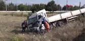 BURDUR KAZADA TIR ŞOFÖRÜ KABİNİNDE SIKIŞTI; EKİPLER SEFERBER OLDU