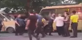 SULTANGAZİ'DE İKİ AİLE ARASINDAKİ SOPALI KAVGA KAMERADA