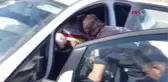 BARİYERLERE ÇARPAN OTOMOBİL SÜRÜCÜSÜNÜ İTFAİYE KURTARDI