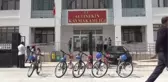 Son dakika... Bisikletin yaygın olmadığı ilçede çocukların yüzü kaymakamın sürpriziyle güldü